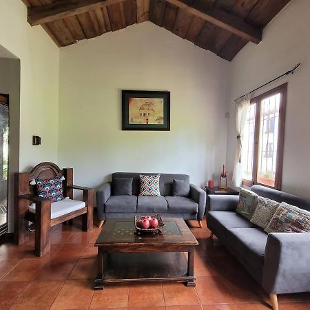 Amplia Casa Antigua Guatemala Con Pergola Y Jardin Villa Exterior photo